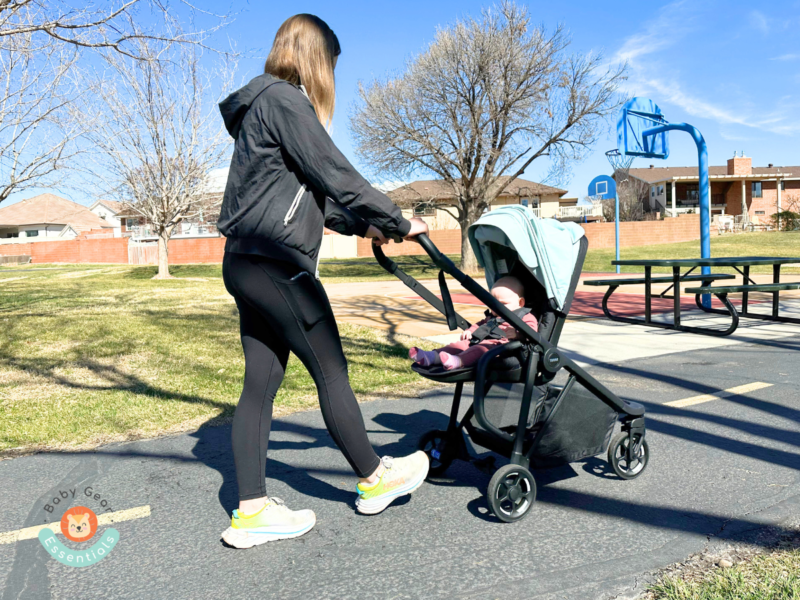 Rear-facing Thule Shine stroller compliments