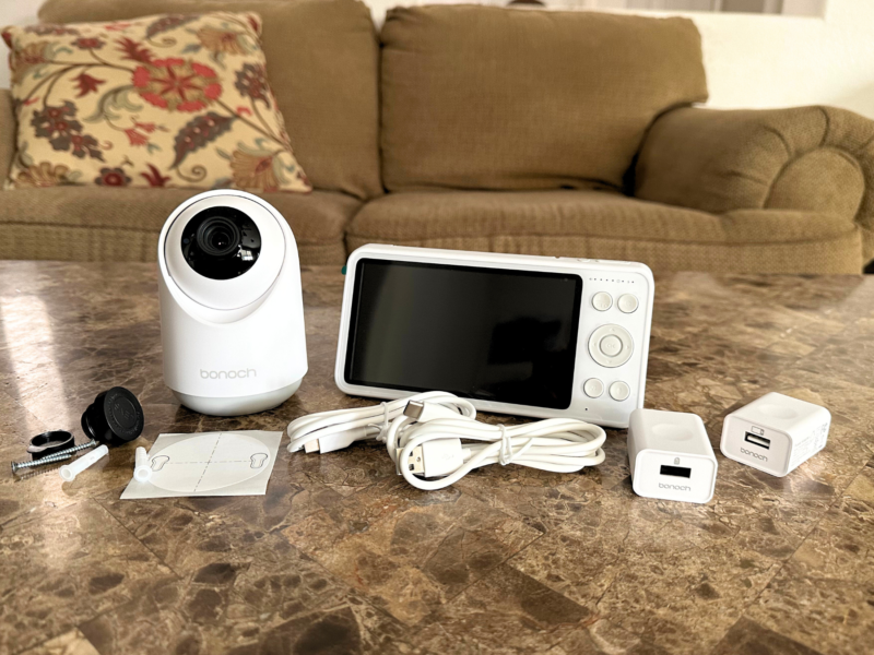 bonoch Long Range Baby Monitor: what's in the box